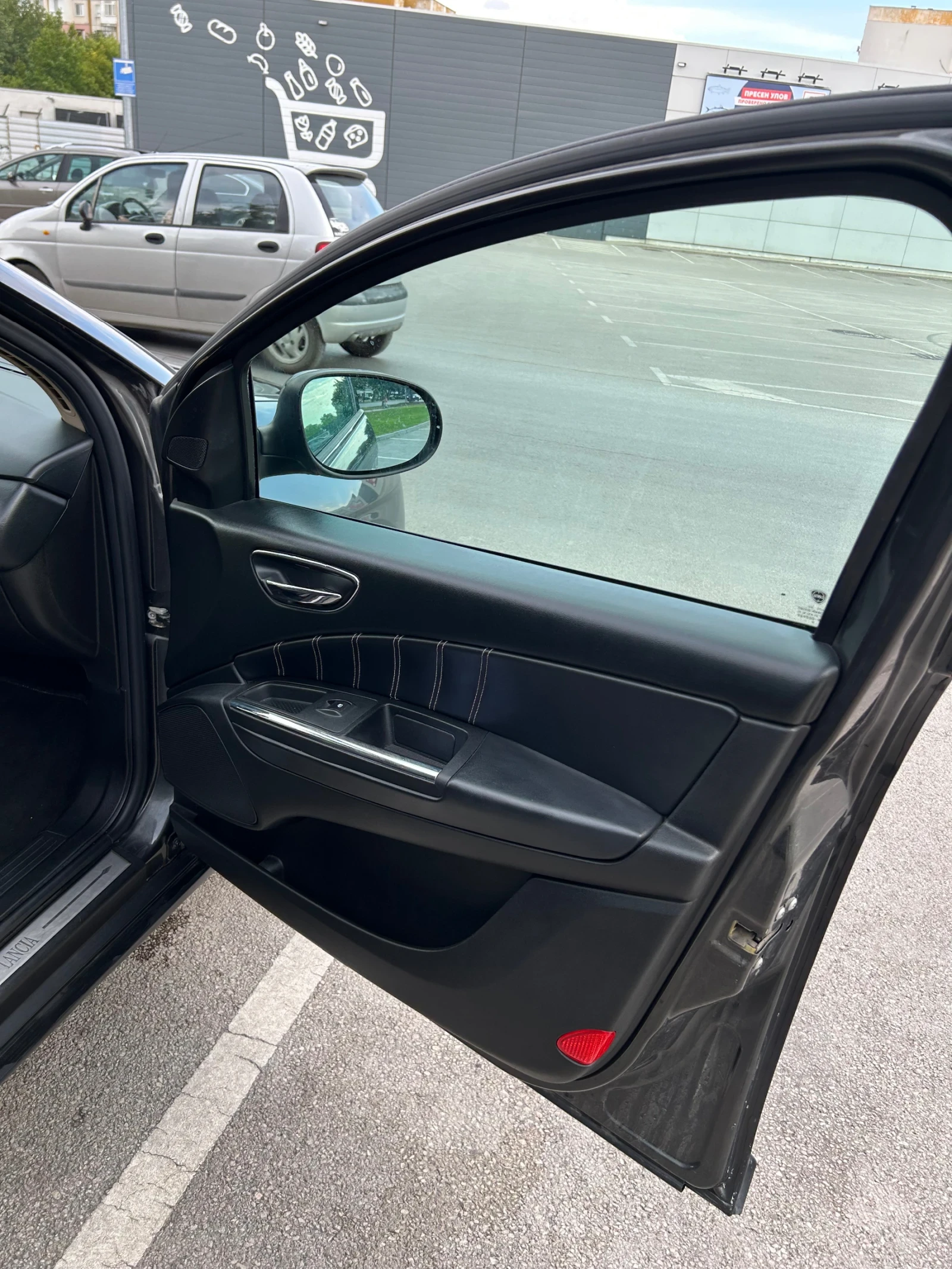 Lancia Delta 1.4 T-Jet, снимка 8 - Автомобили и джипове - 55315961