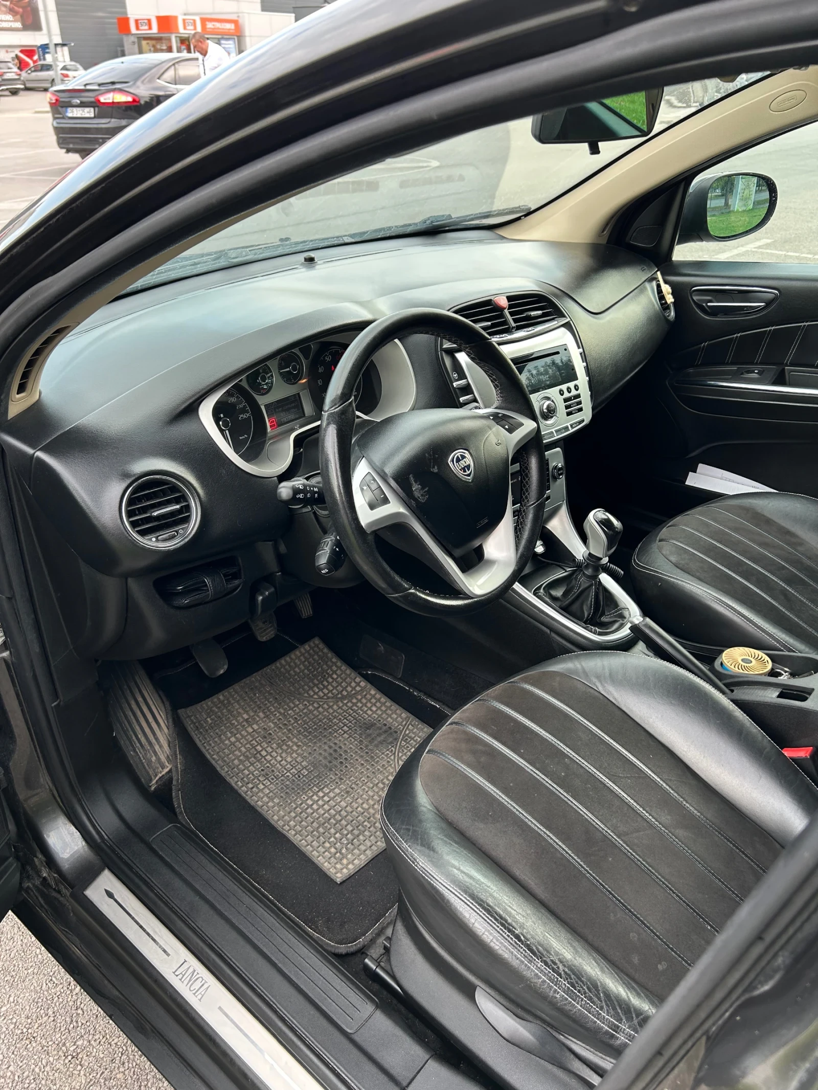 Lancia Delta 1.4 T-Jet, снимка 15 - Автомобили и джипове - 55315961