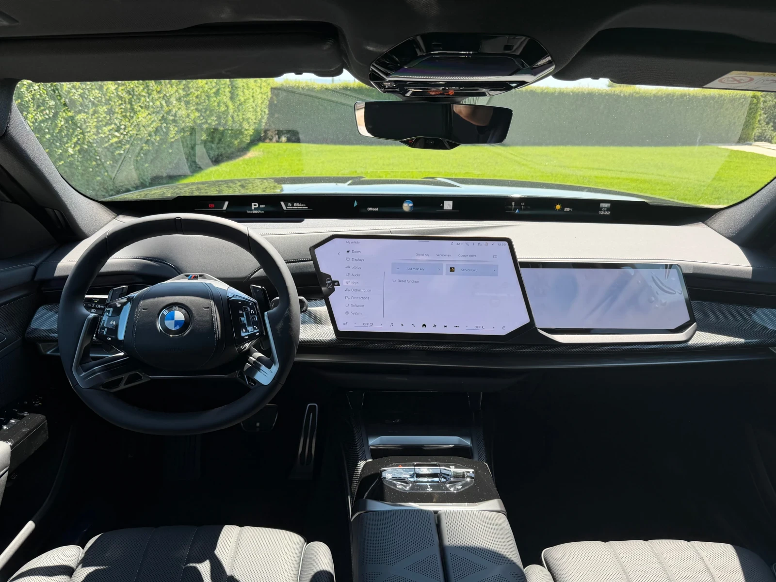 BMW 740 i xDrive * M SPORT PRO * HEAD UP * ICONIC GLOW, снимка 8 - Автомобили и джипове - 55499992