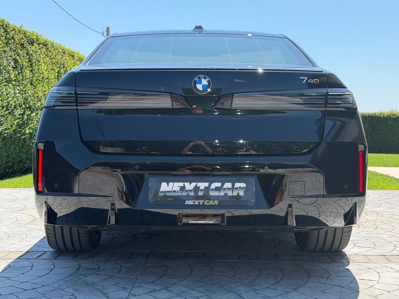 BMW 740 i xDrive * M SPORT PRO * HEAD UP * ICONIC GLOW, снимка 5 - Автомобили и джипове - 55499992