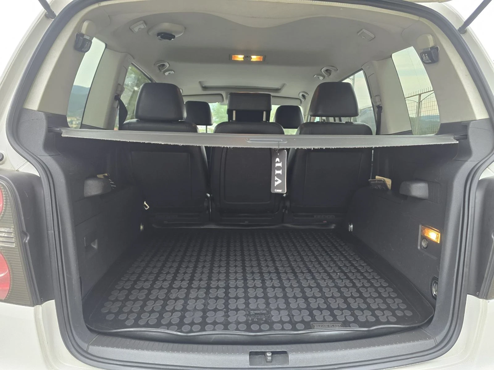 VW Touran 2.0 TDI CROSS , снимка 12 - Автомобили и джипове - 56167100