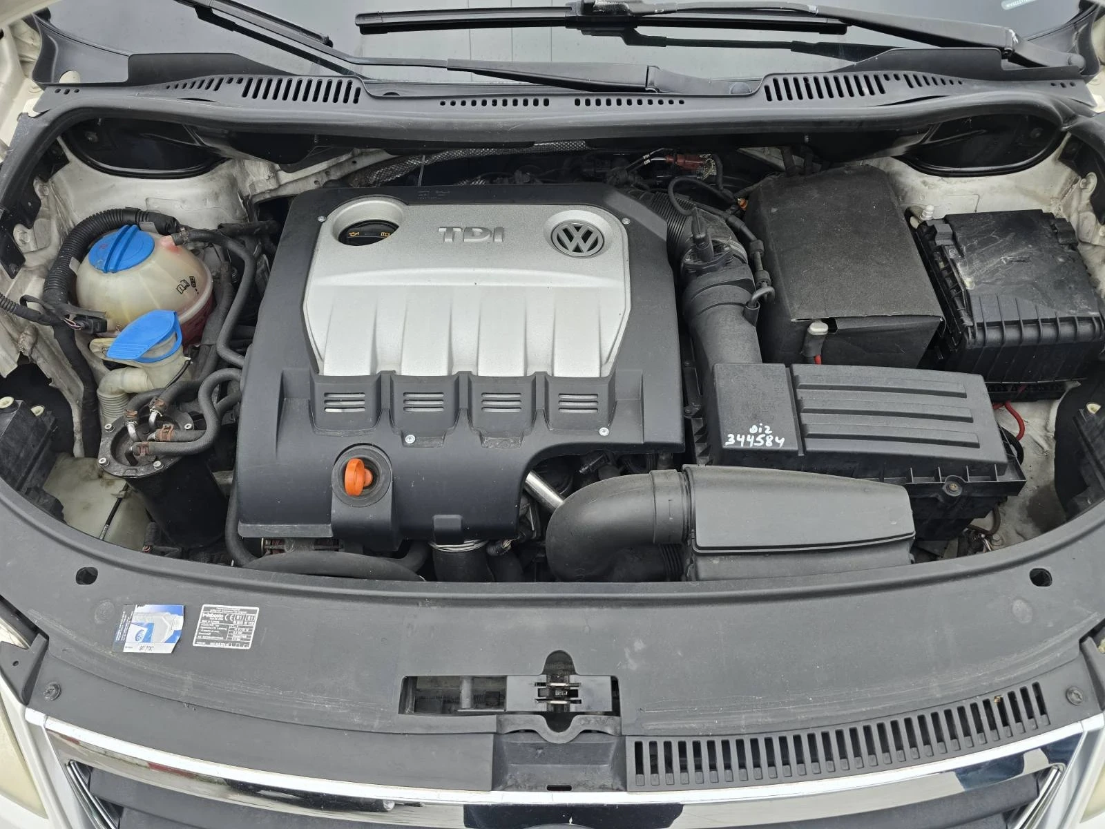 VW Touran 2.0 TDI CROSS , снимка 13 - Автомобили и джипове - 56167100