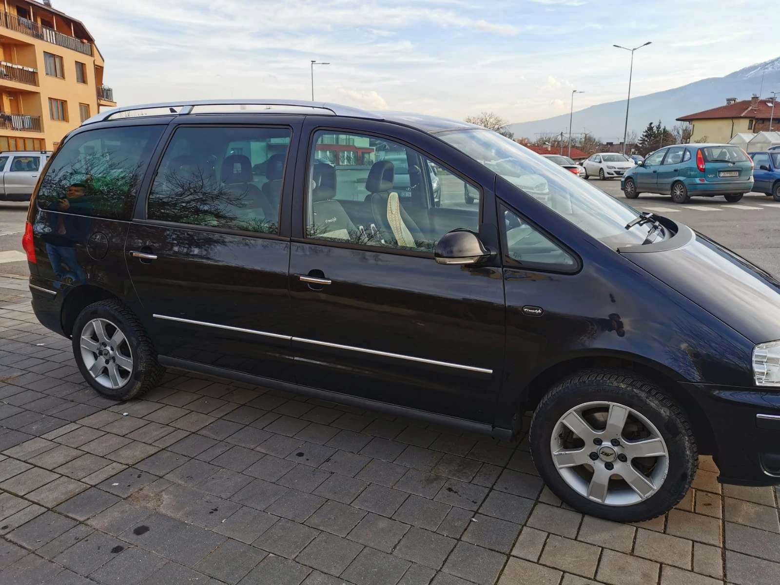 VW Sharan 2.0 TDI, снимка 2 - Автомобили и джипове - 56306590