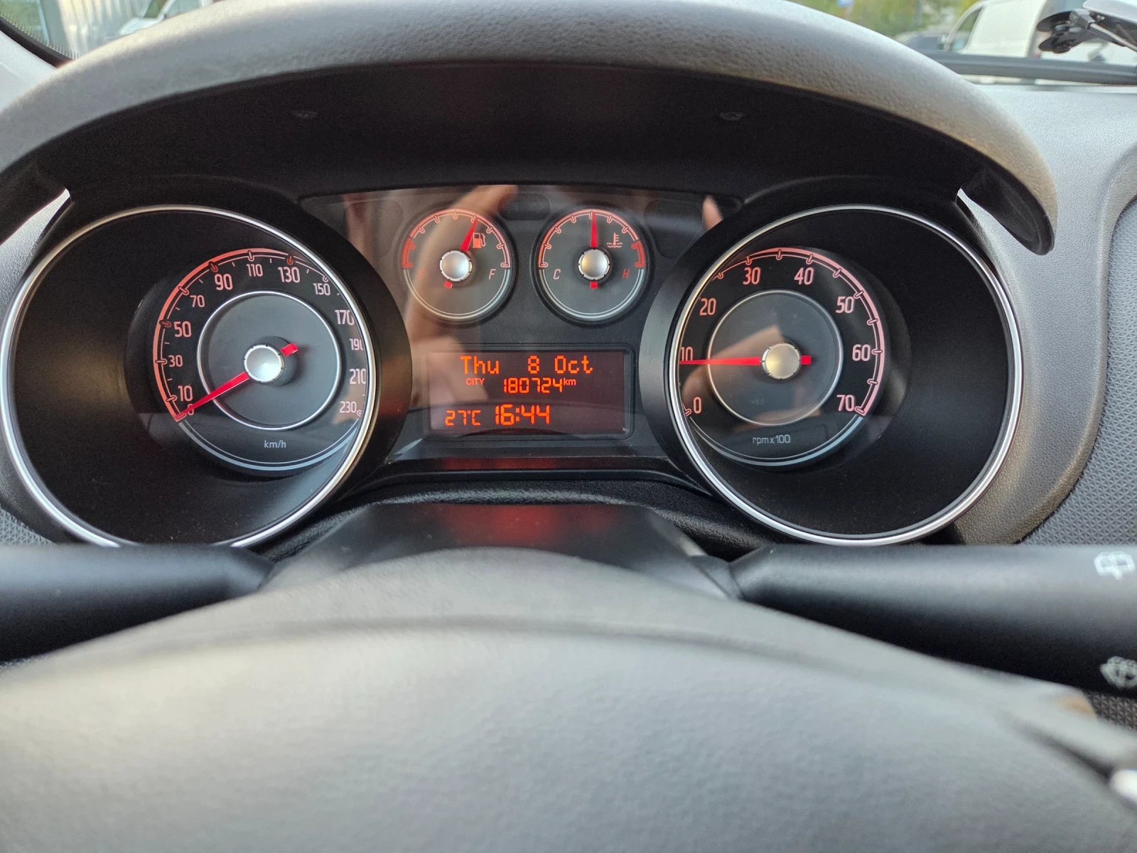 Fiat Punto 1.2i 70Hp Start/Stop Euro5 Comfort line, снимка 8 - Автомобили и джипове - 56677246