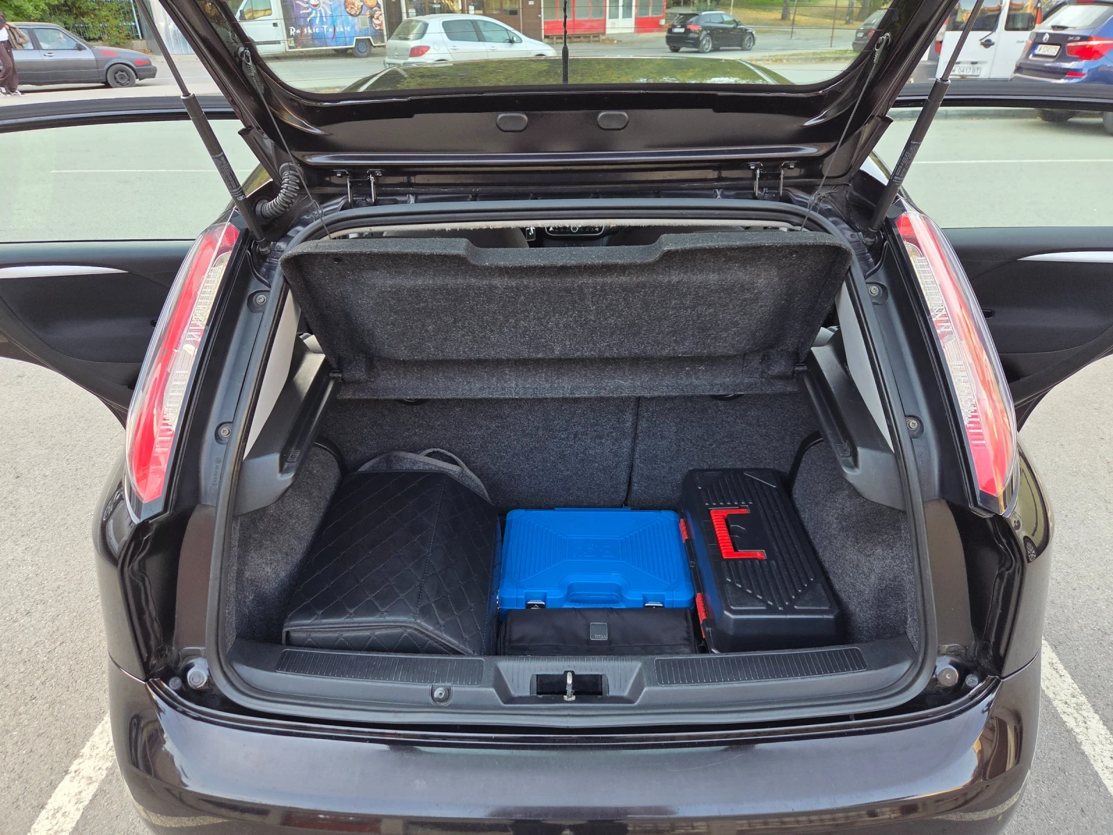 Fiat Punto 1.2i 70Hp Start/Stop Euro5 Comfort line, снимка 11 - Автомобили и джипове - 56677246