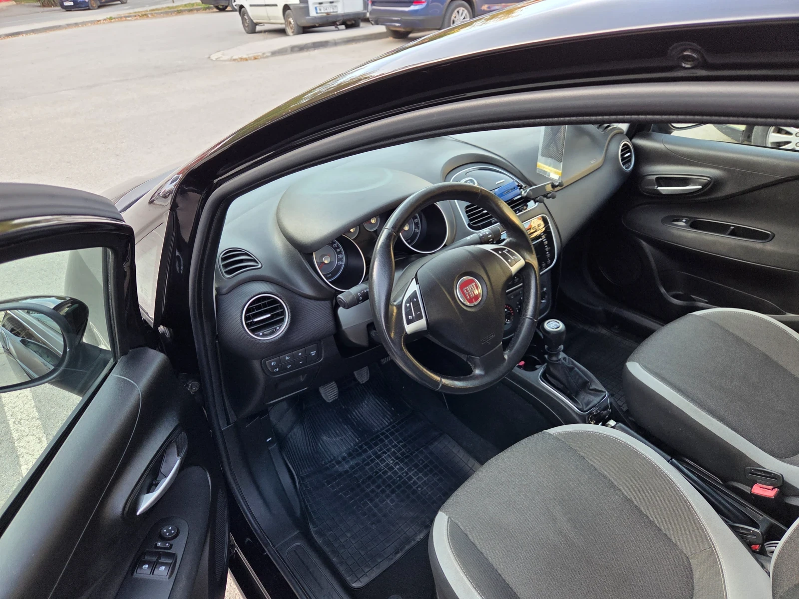 Fiat Punto 1.2i 70Hp Start/Stop Euro5 Comfort line, снимка 7 - Автомобили и джипове - 56677246