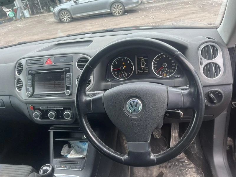 VW Tiguan 2,0 170 коня На Части, снимка 5 - Автомобили и джипове - 43391395