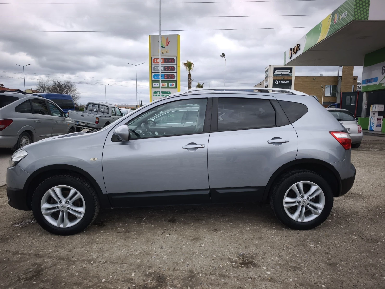 Nissan Qashqai 2.0d 4x4 N-TEC FULL SERVICE NEW ITALY!!, снимка 6 - Автомобили и джипове - 54083770