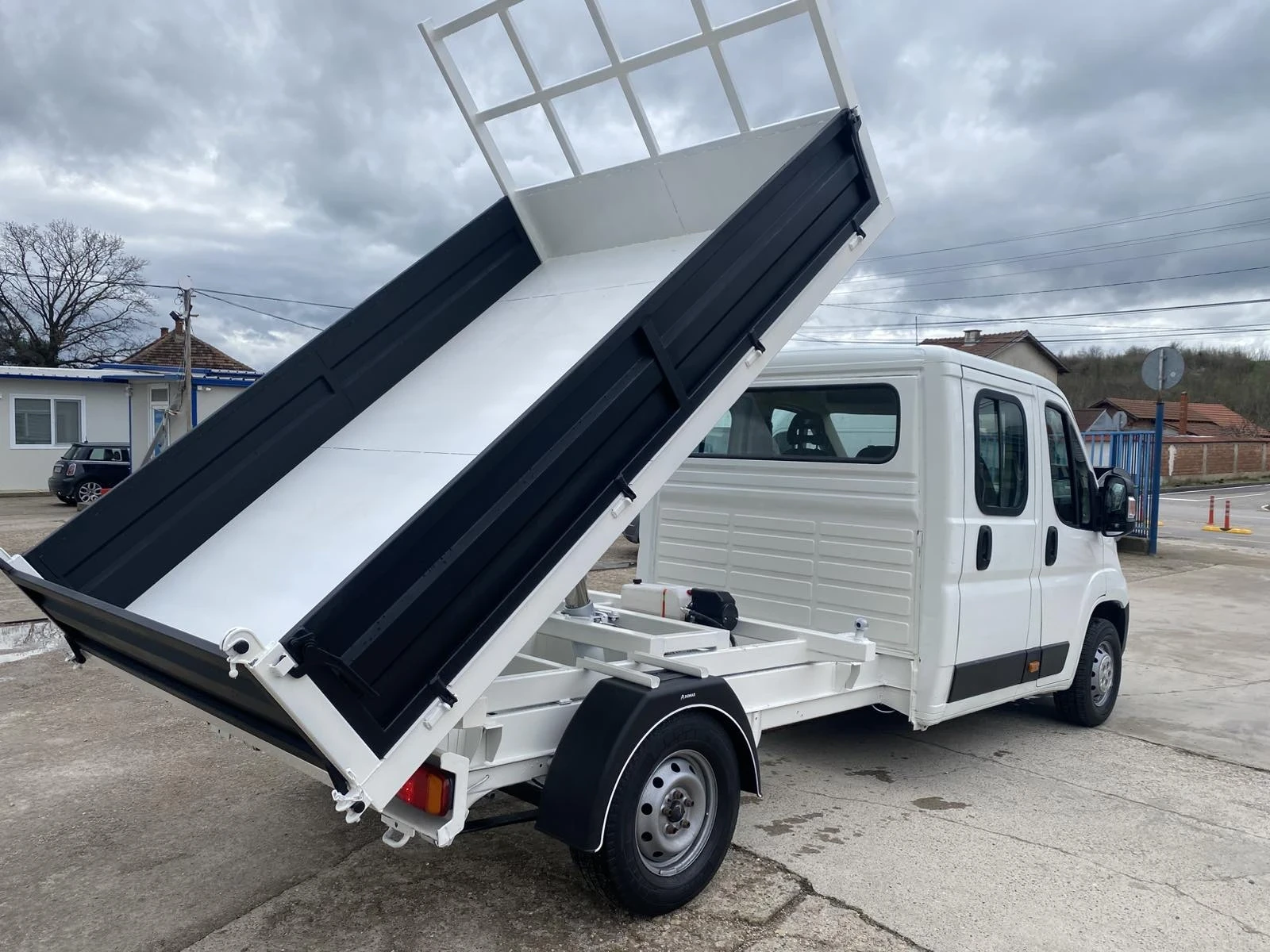 Peugeot Boxer Тристранен 2.2HDI 136, снимка 3 - Бусове и автобуси - 54005768