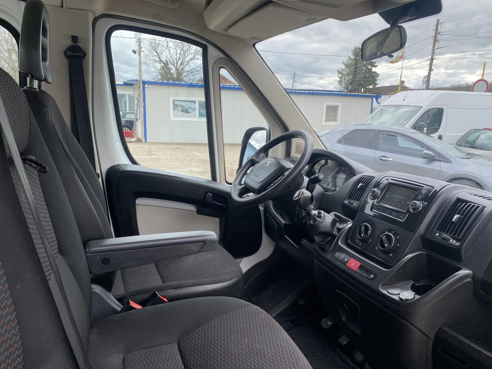 Peugeot Boxer Тристранен 2.2HDI 136, снимка 15 - Бусове и автобуси - 54005768