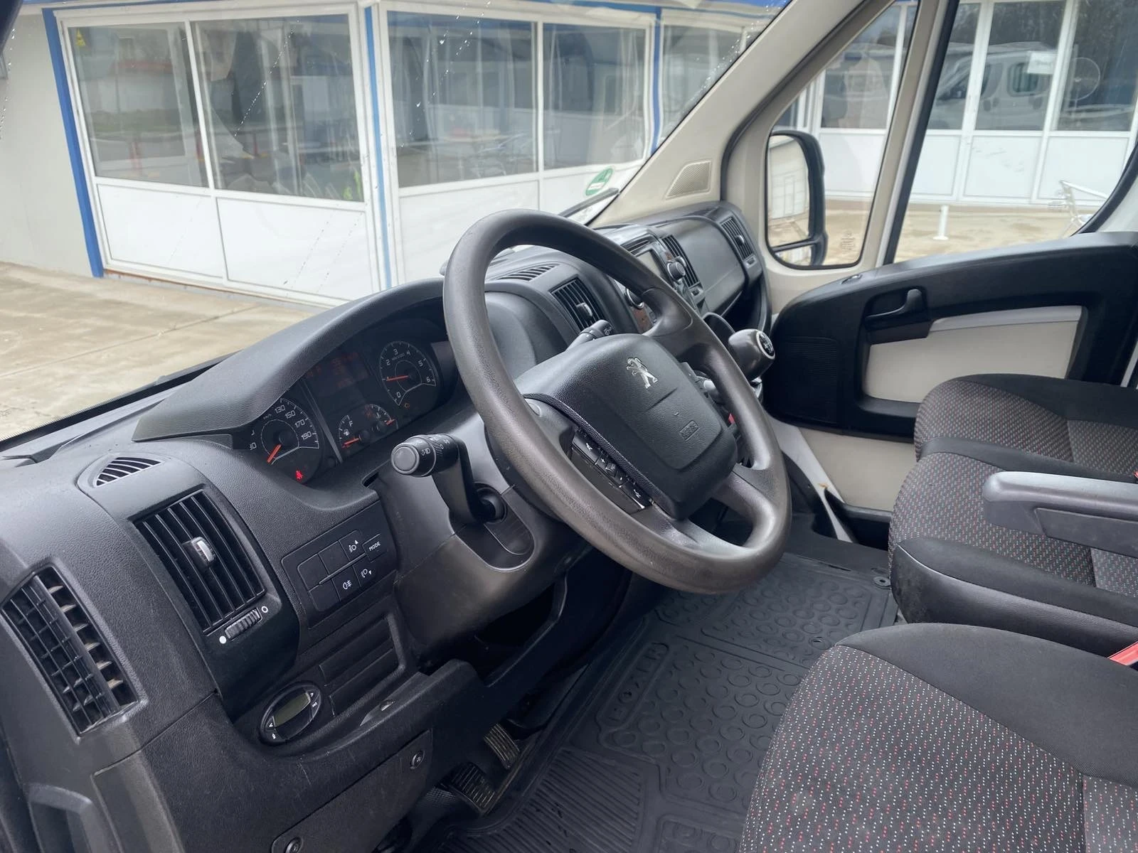 Peugeot Boxer Тристранен 2.2HDI 136, снимка 14 - Бусове и автобуси - 54005768