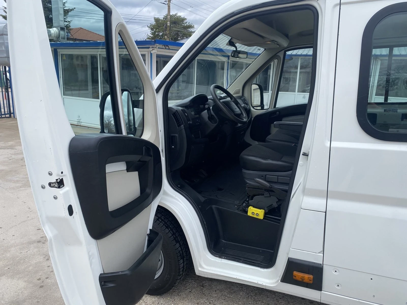 Peugeot Boxer Тристранен 2.2HDI 136, снимка 10 - Бусове и автобуси - 54005768