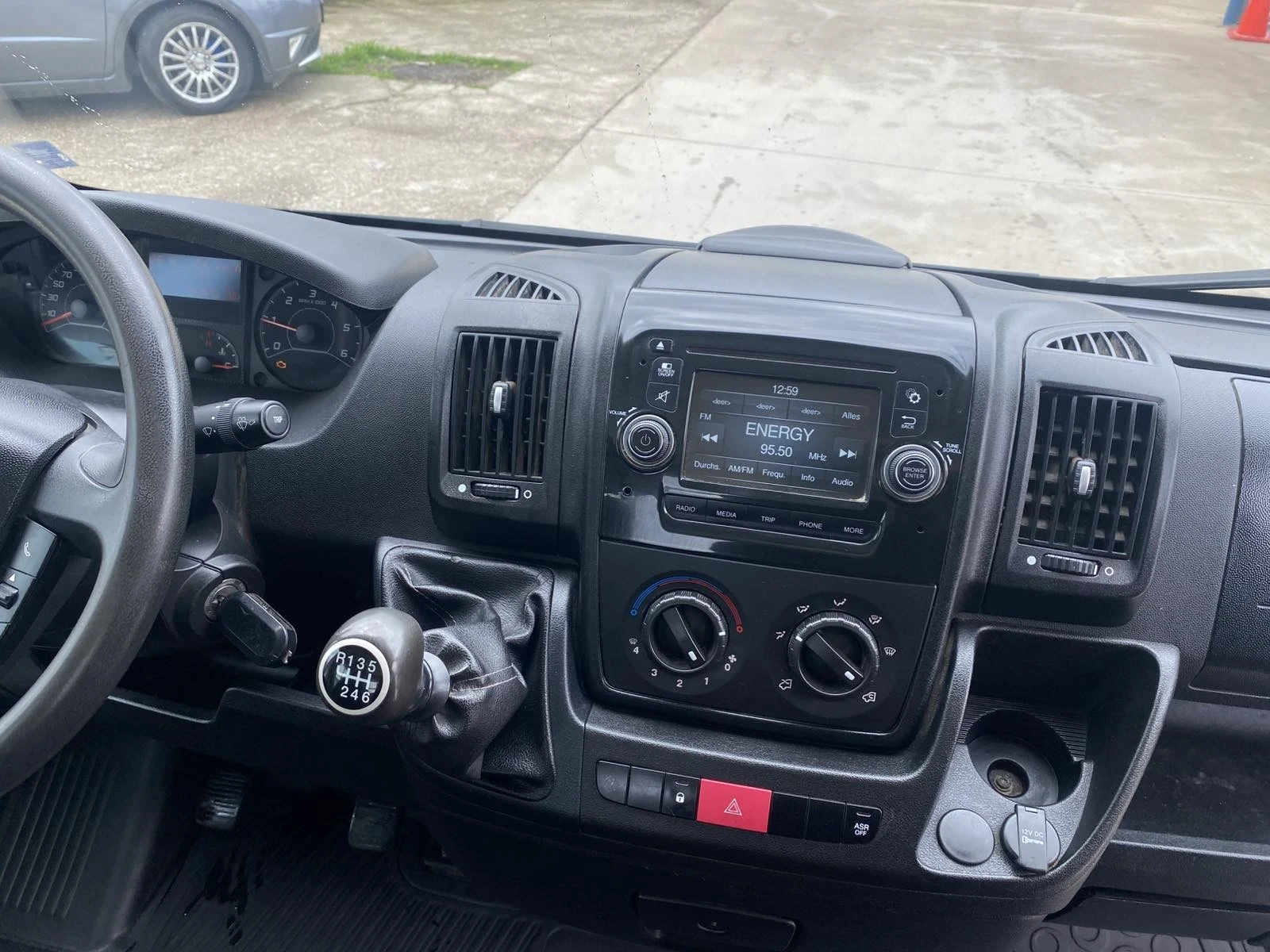 Peugeot Boxer Тристранен 2.2HDI 136, снимка 16 - Бусове и автобуси - 54005768