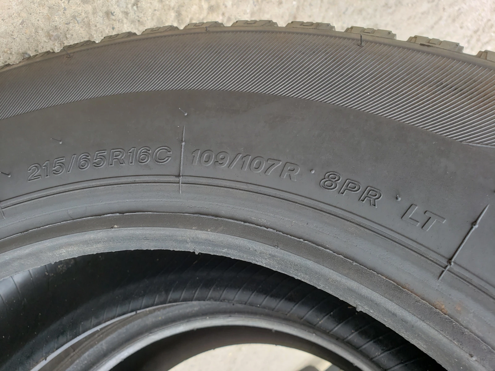 Гуми Зимни 215/65R16, снимка 5 - Гуми и джанти - 56223476
