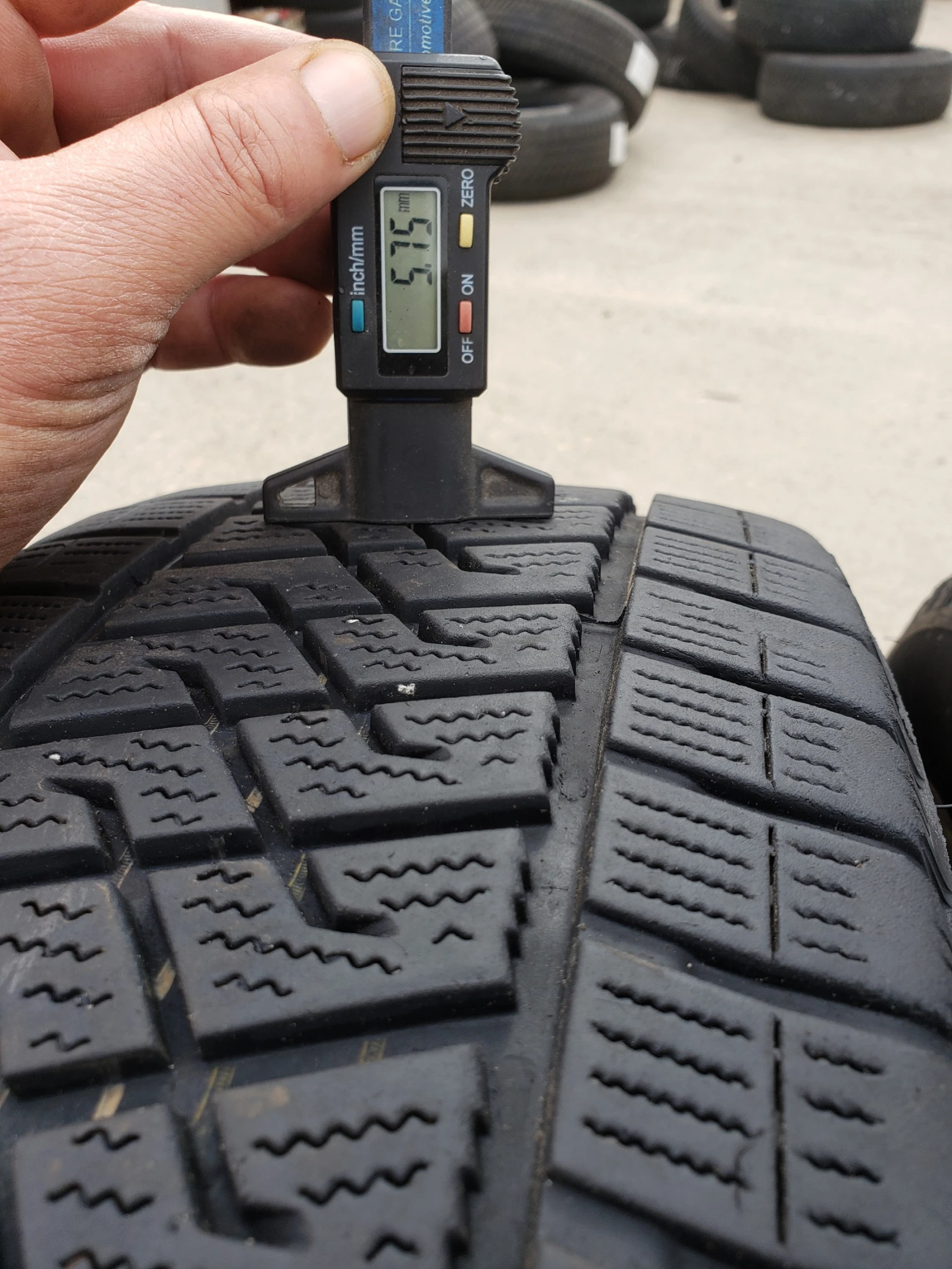 Гуми Зимни 215/65R16, снимка 7 - Гуми и джанти - 56223476