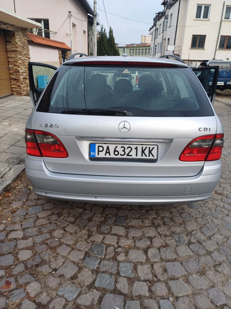 Mercedes-Benz E 220 Facelift, снимка 5 - Автомобили и джипове - 48205425