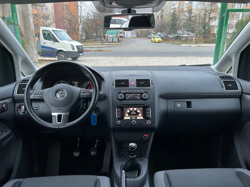 VW Touran 1.6 TDI , снимка 7 - Автомобили и джипове - 48240390