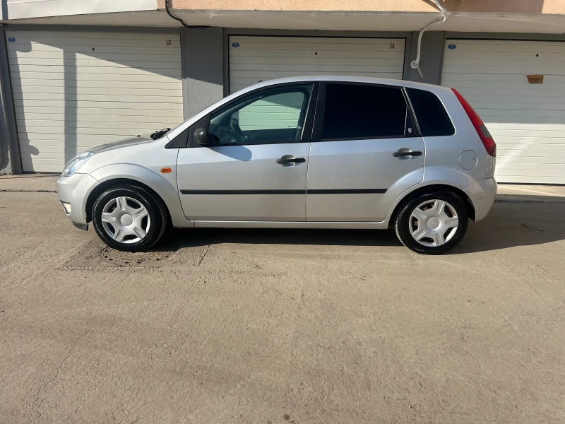 Ford Fiesta Реални км. GHIA 1.6, снимка 5 - Автомобили и джипове - 48856076