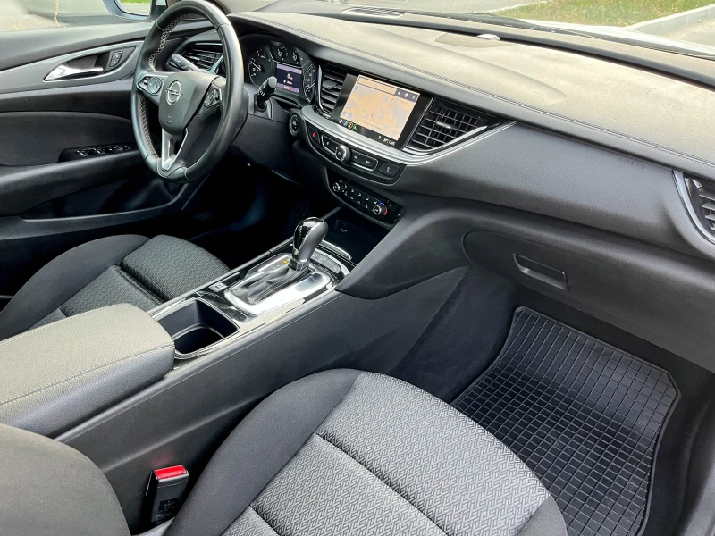 Opel Insignia 1.6D* LED* КАТО НОВА* , снимка 9 - Автомобили и джипове - 51618695