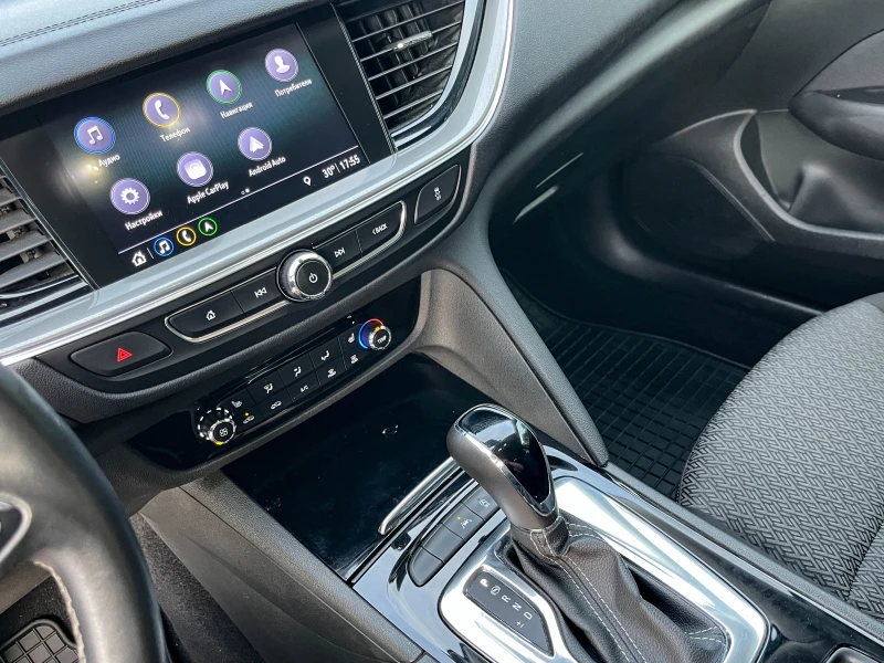 Opel Insignia 1.6D* LED* КАТО НОВА* , снимка 8 - Автомобили и джипове - 51618695