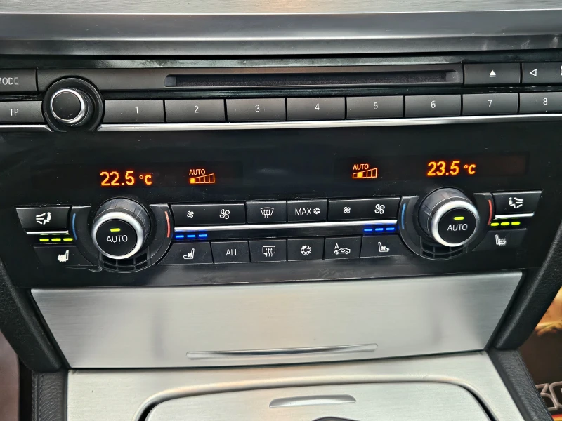 BMW 730 M/DISTRONIC/HEAD UP/ВАКУУМ/ПОДГРЕВ/ОБДУХ/MEMORY/LI, снимка 12 - Автомобили и джипове - 51973261