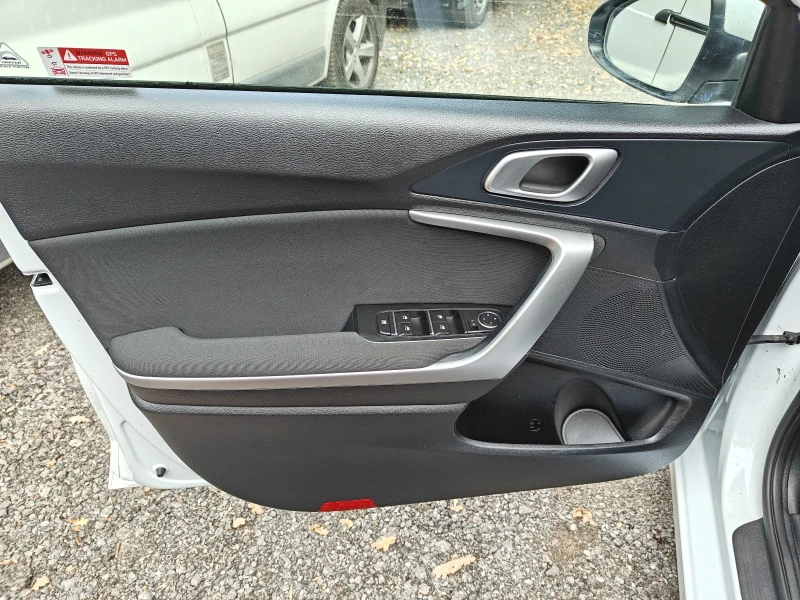 Kia Ceed 1.4 100к.с, снимка 11 - Автомобили и джипове - 52272401