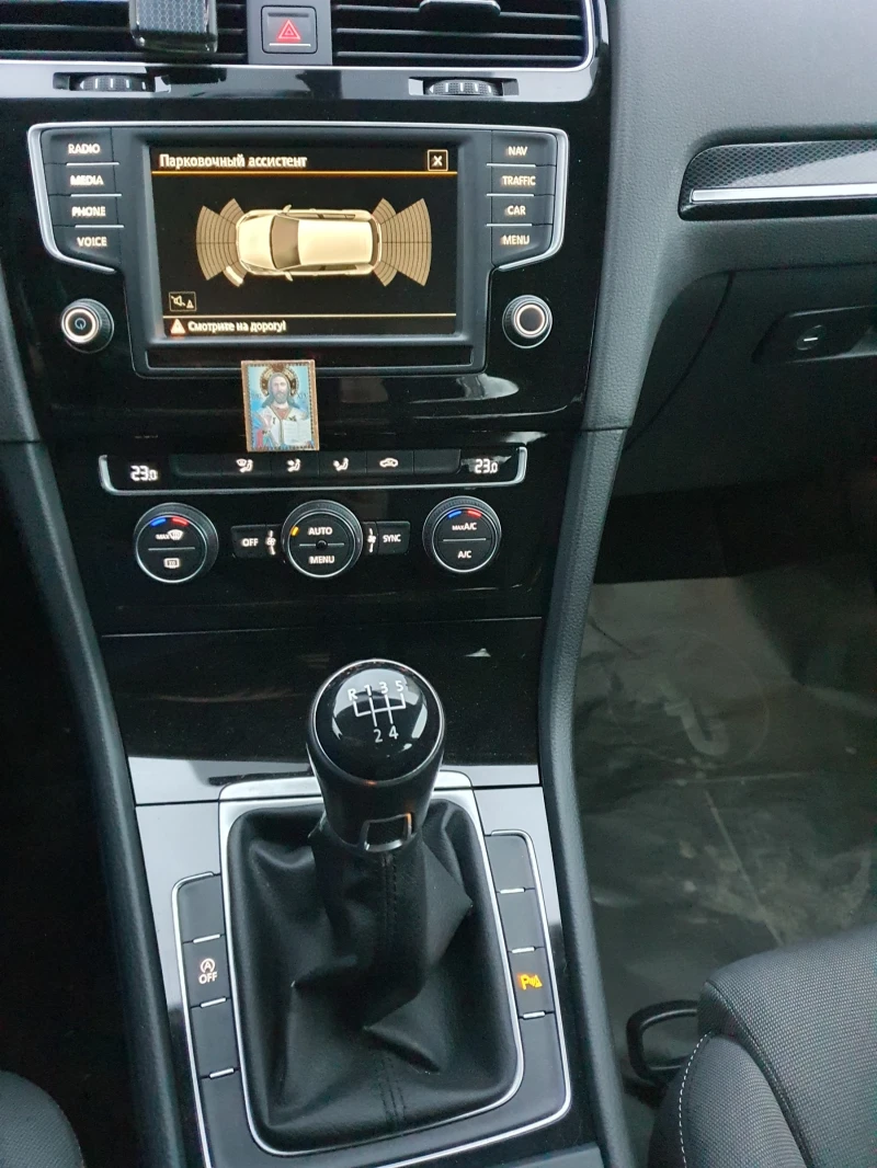 VW Golf 1.6TDI 110к.с., снимка 12 - Автомобили и джипове - 52621656