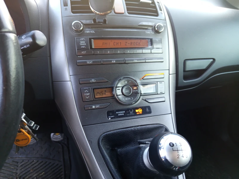 Toyota Auris D4D, снимка 7 - Автомобили и джипове - 53200864