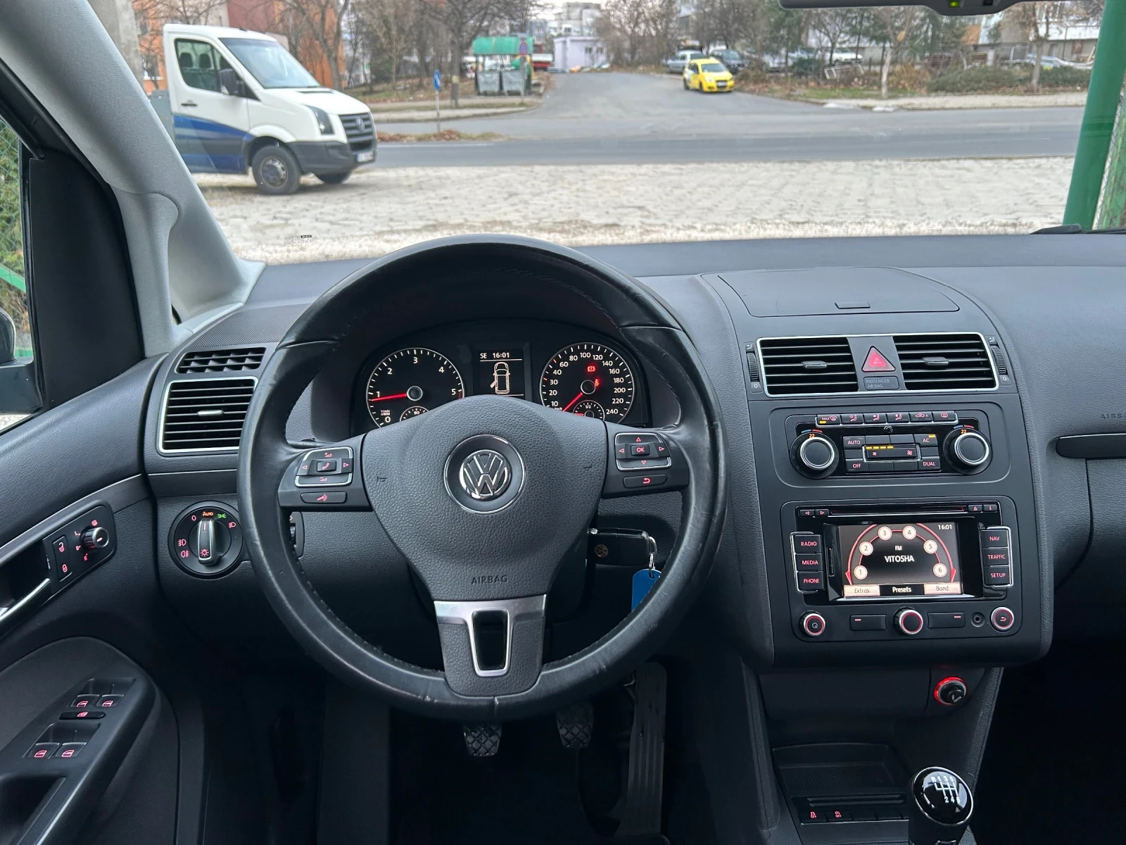 VW Touran 1.6 TDI  - изображение 8