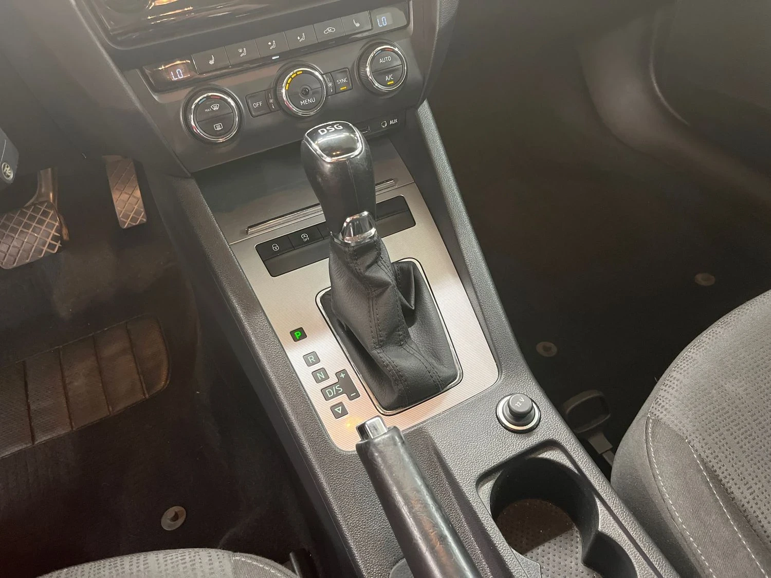 Skoda Octavia 1, 6 TDI DSG - изображение 9