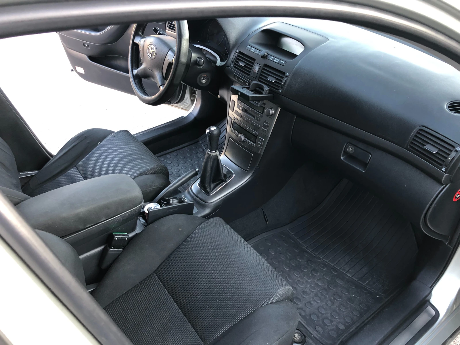 Toyota Avensis 1.8 i  ГАЗ - изображение 7