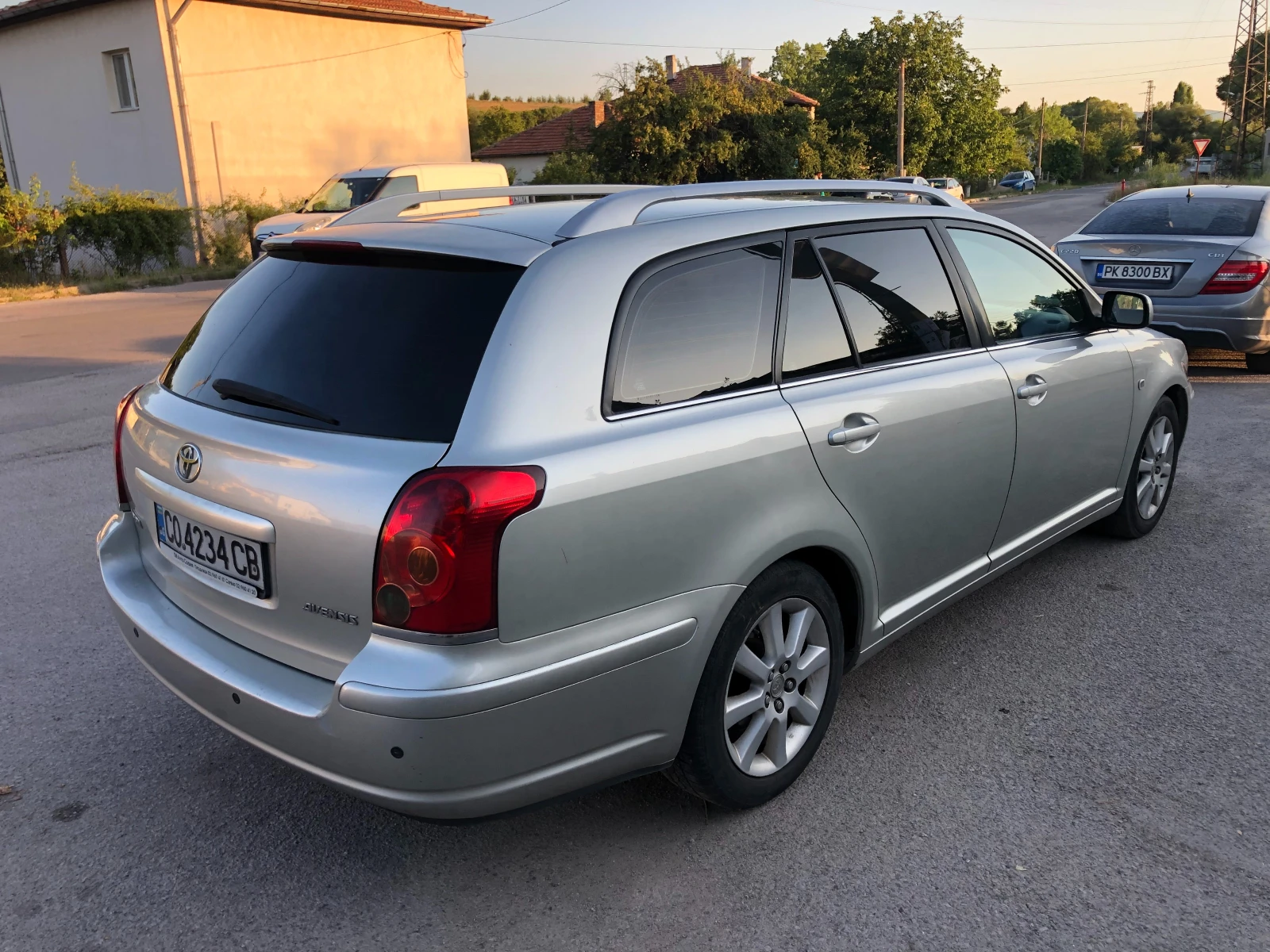 Toyota Avensis 1.8 i  ГАЗ - изображение 3
