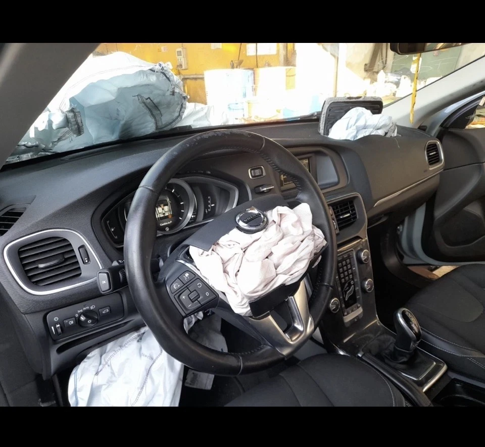 Volvo V40 D2 2.0d AVTOMAT НА ЧАСТИ!!! - изображение 3