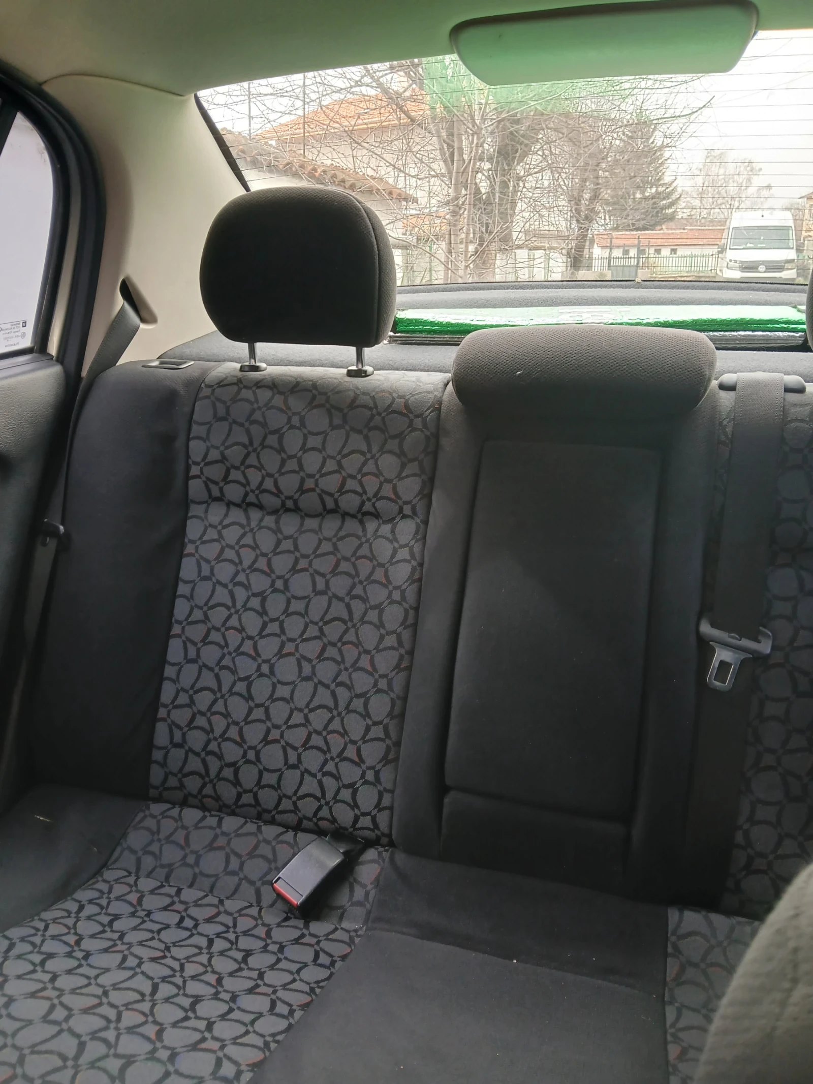 Opel Astra Седан, снимка 7 - Автомобили и джипове - 53711744