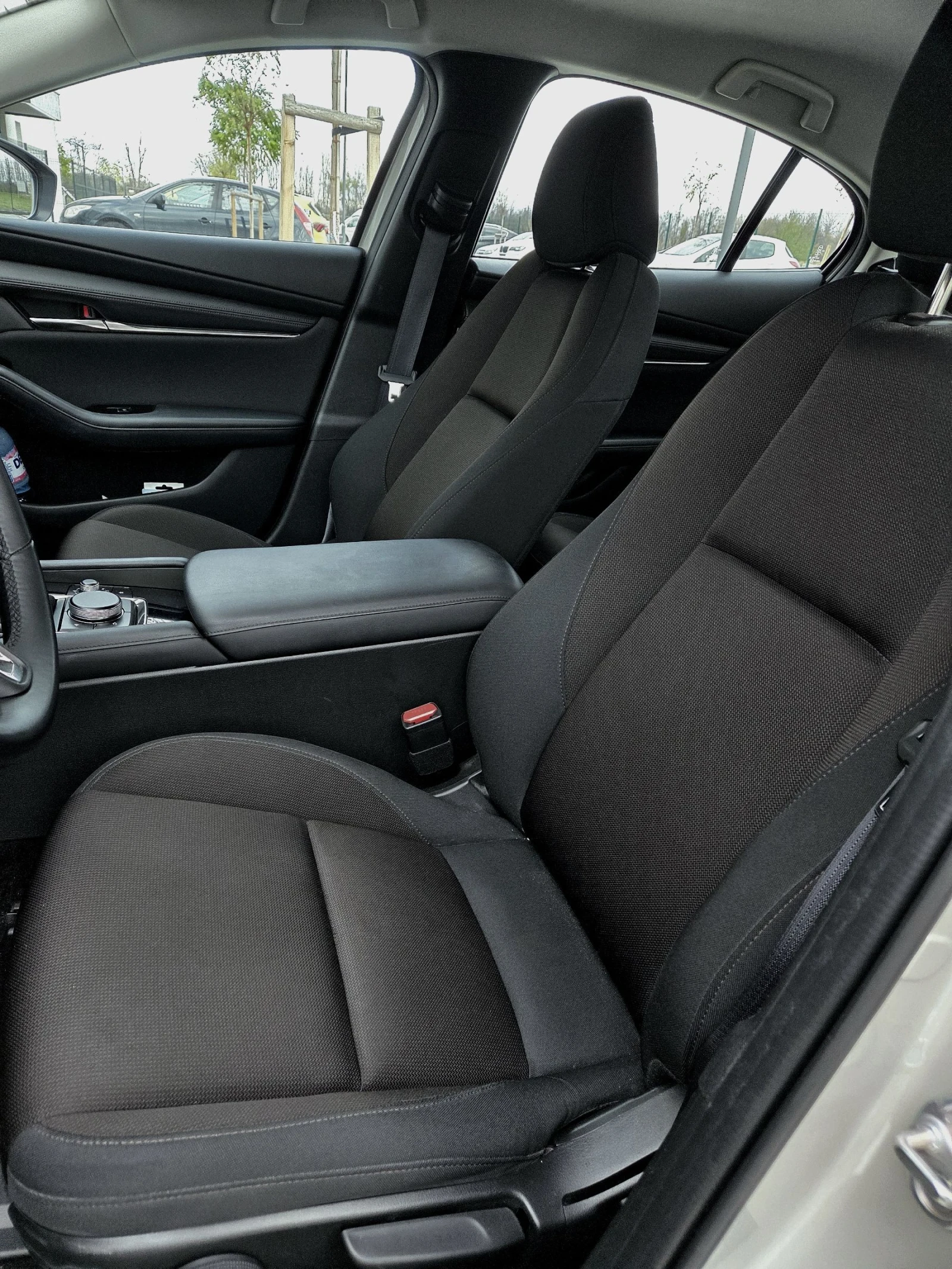 Mazda 3 2.0 M-Hybrid, снимка 9 - Автомобили и джипове - 54037979