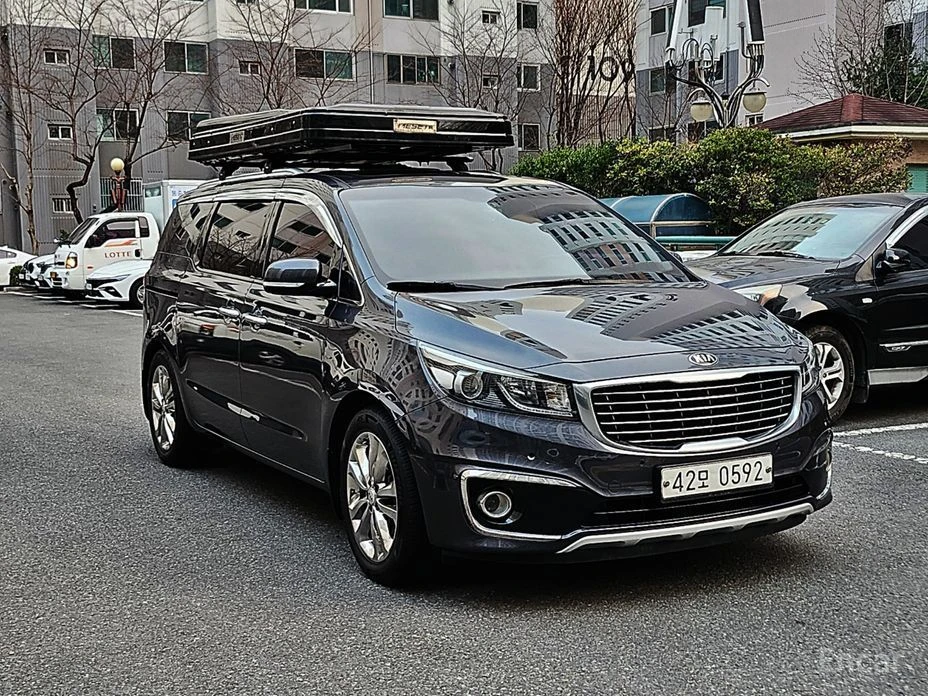Kia Carnival, снимка 3 - Автомобили и джипове - 54043622