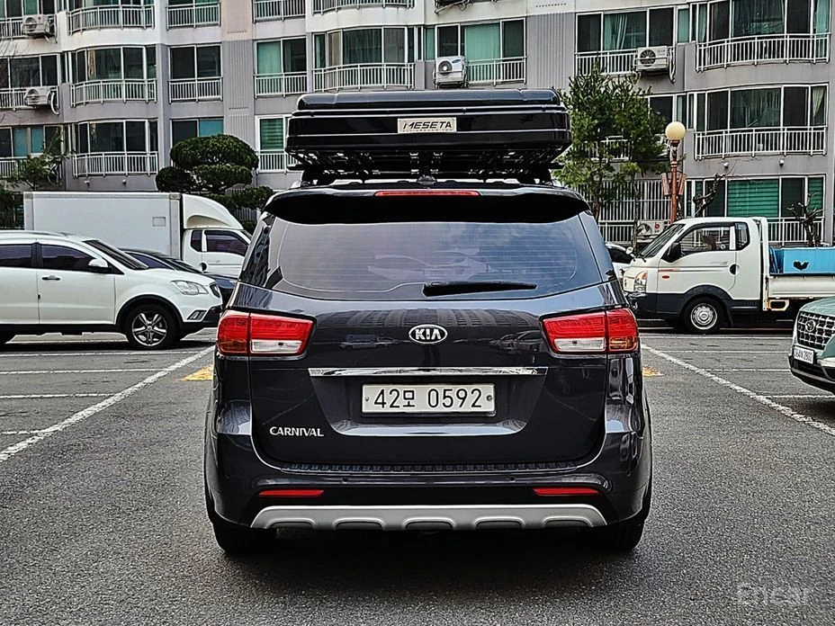 Kia Carnival, снимка 7 - Автомобили и джипове - 54043622