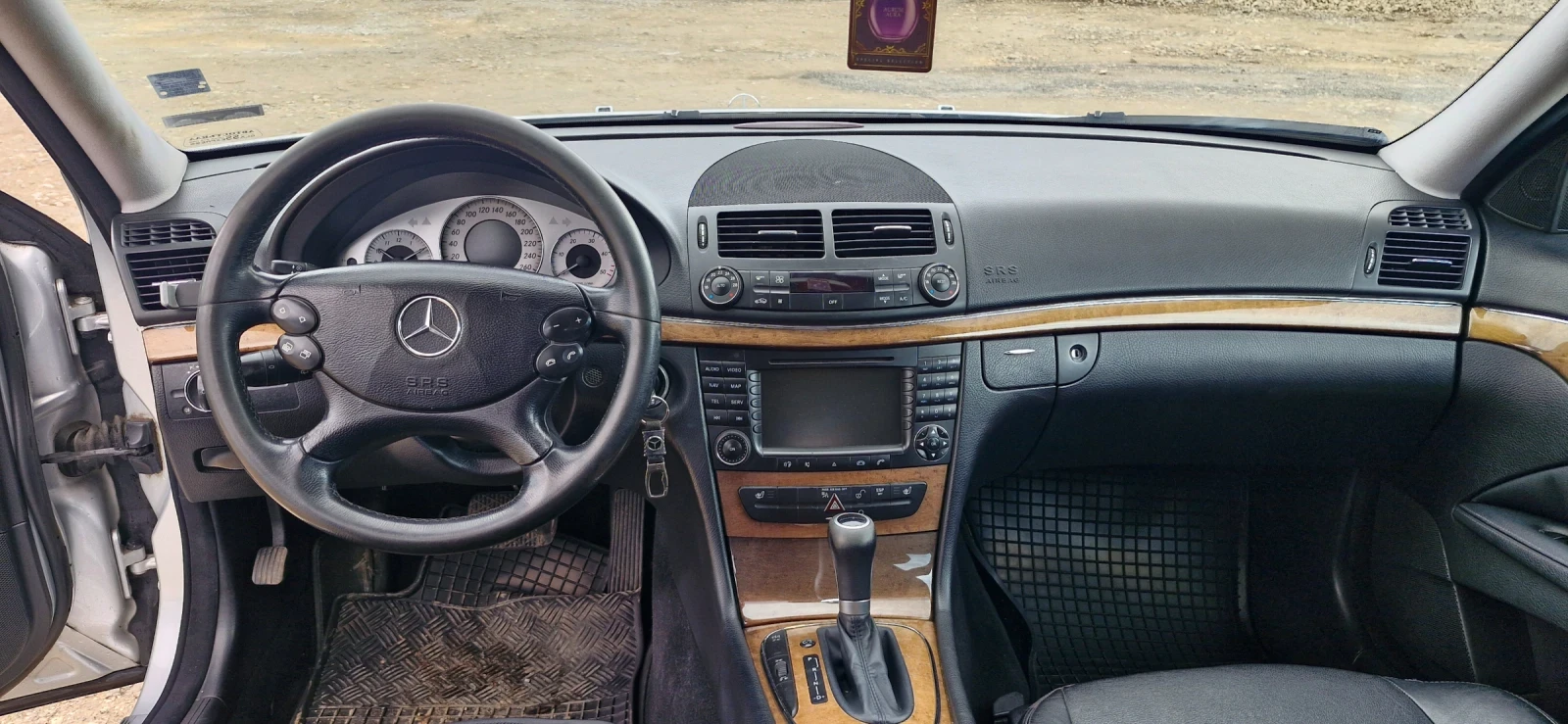 Mercedes-Benz E 320, снимка 12 - Автомобили и джипове - 54107215