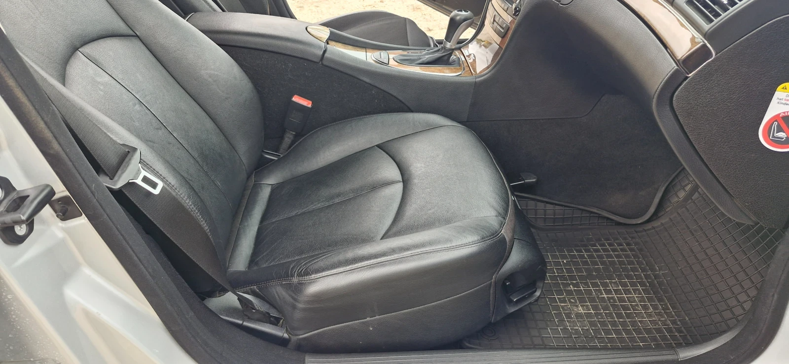 Mercedes-Benz E 320, снимка 14 - Автомобили и джипове - 54107215