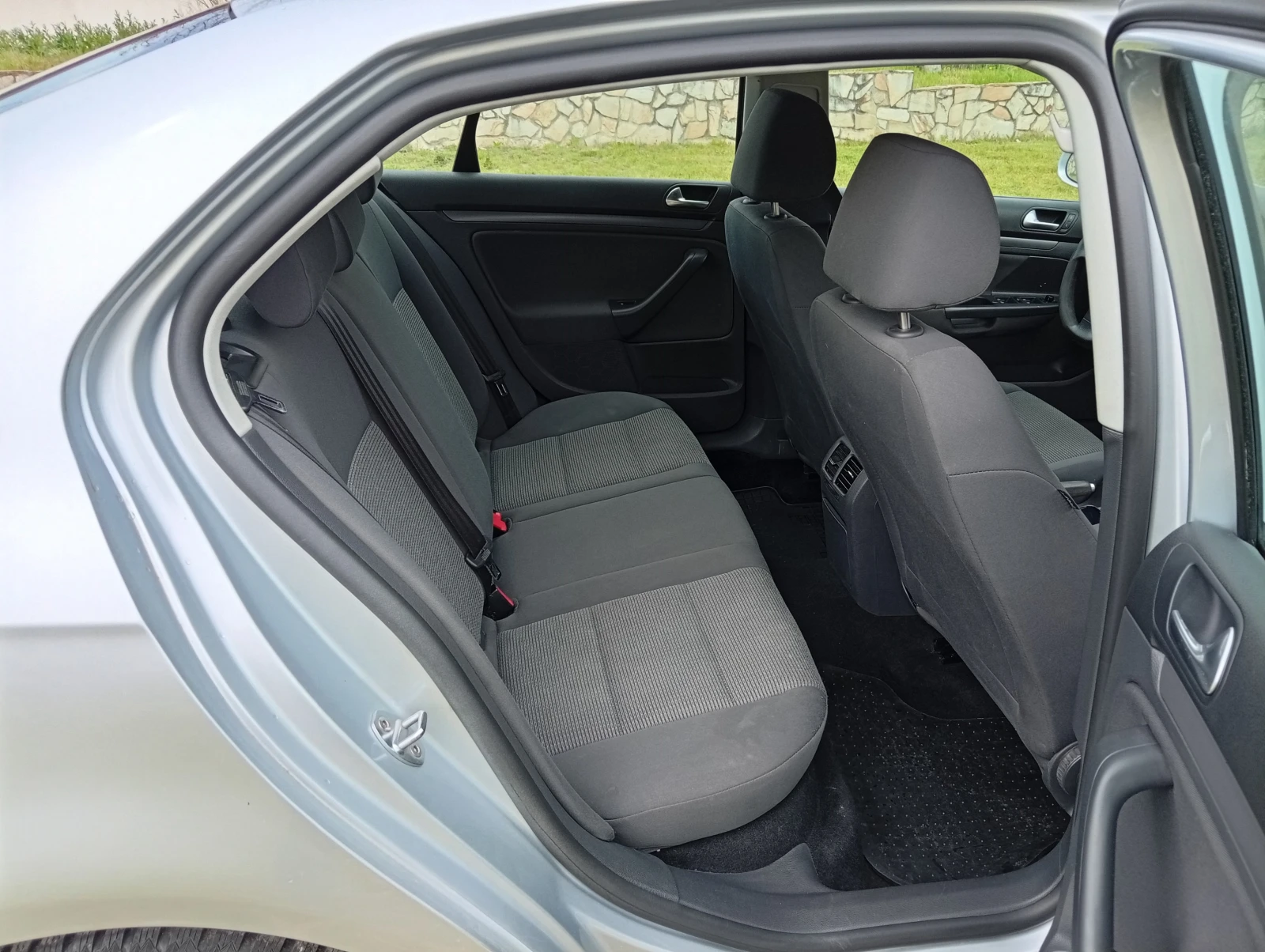 VW Jetta 1.9 TDI * КЛИМАТРОНИК * , снимка 12 - Автомобили и джипове - 54207853