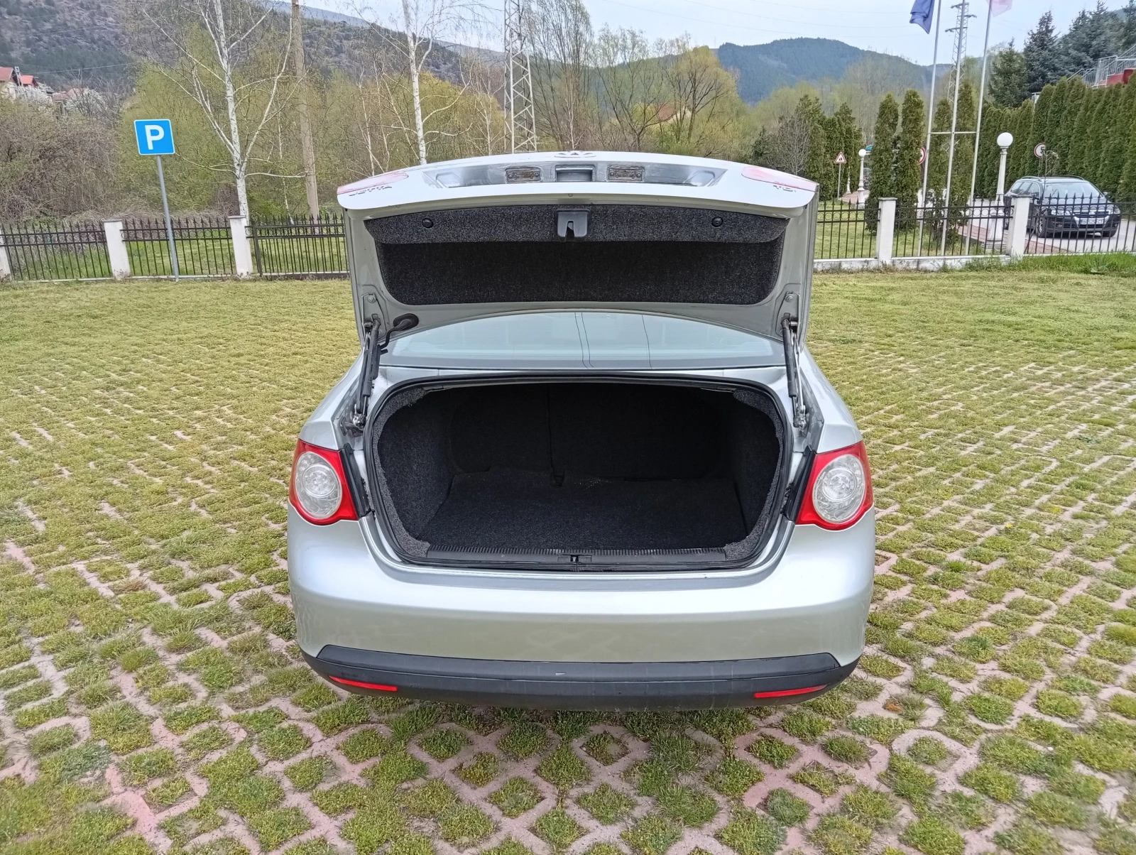 VW Jetta 1.9 TDI * КЛИМАТРОНИК * , снимка 5 - Автомобили и джипове - 54207853