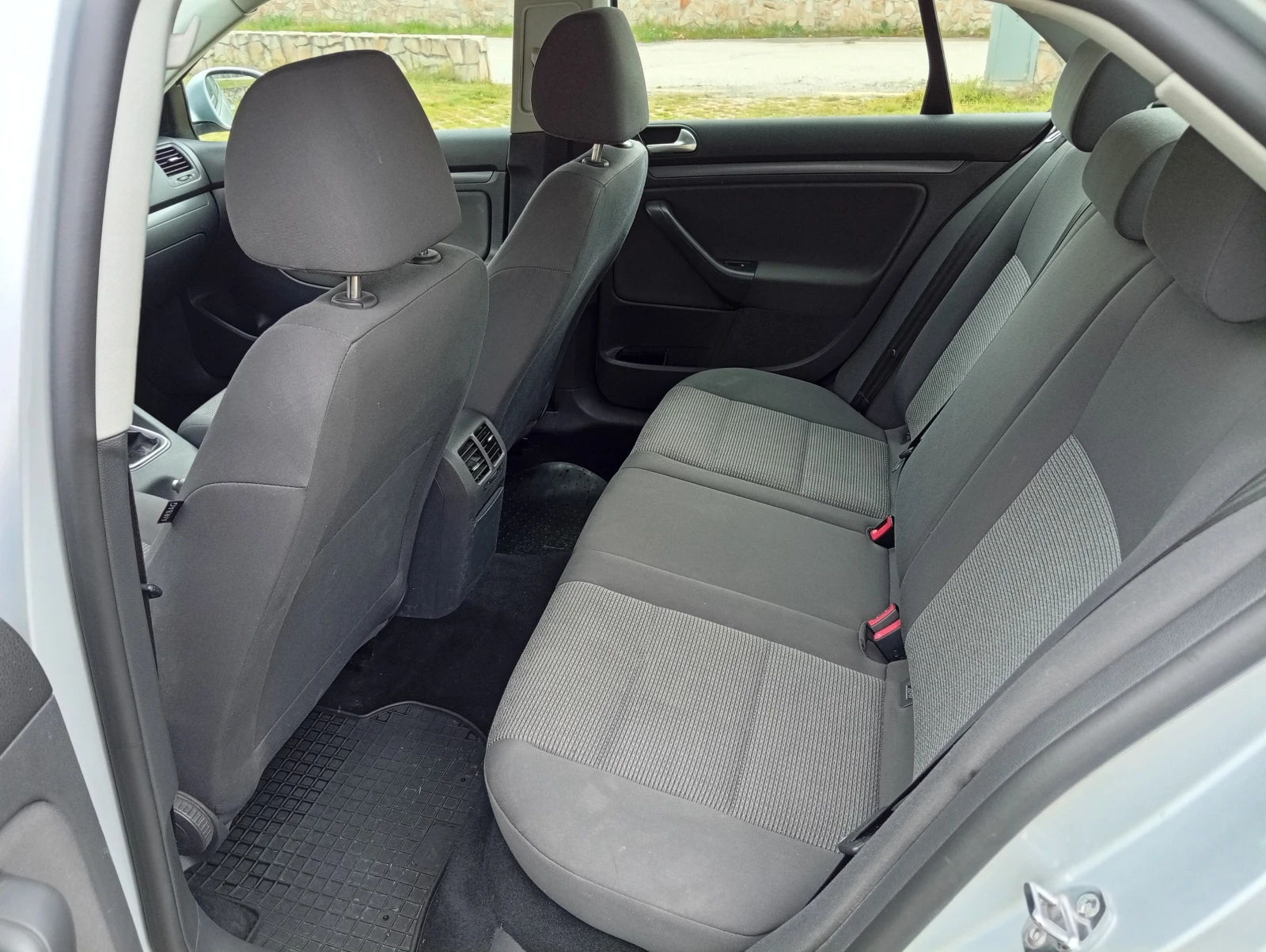 VW Jetta 1.9 TDI * КЛИМАТРОНИК * , снимка 13 - Автомобили и джипове - 54207853