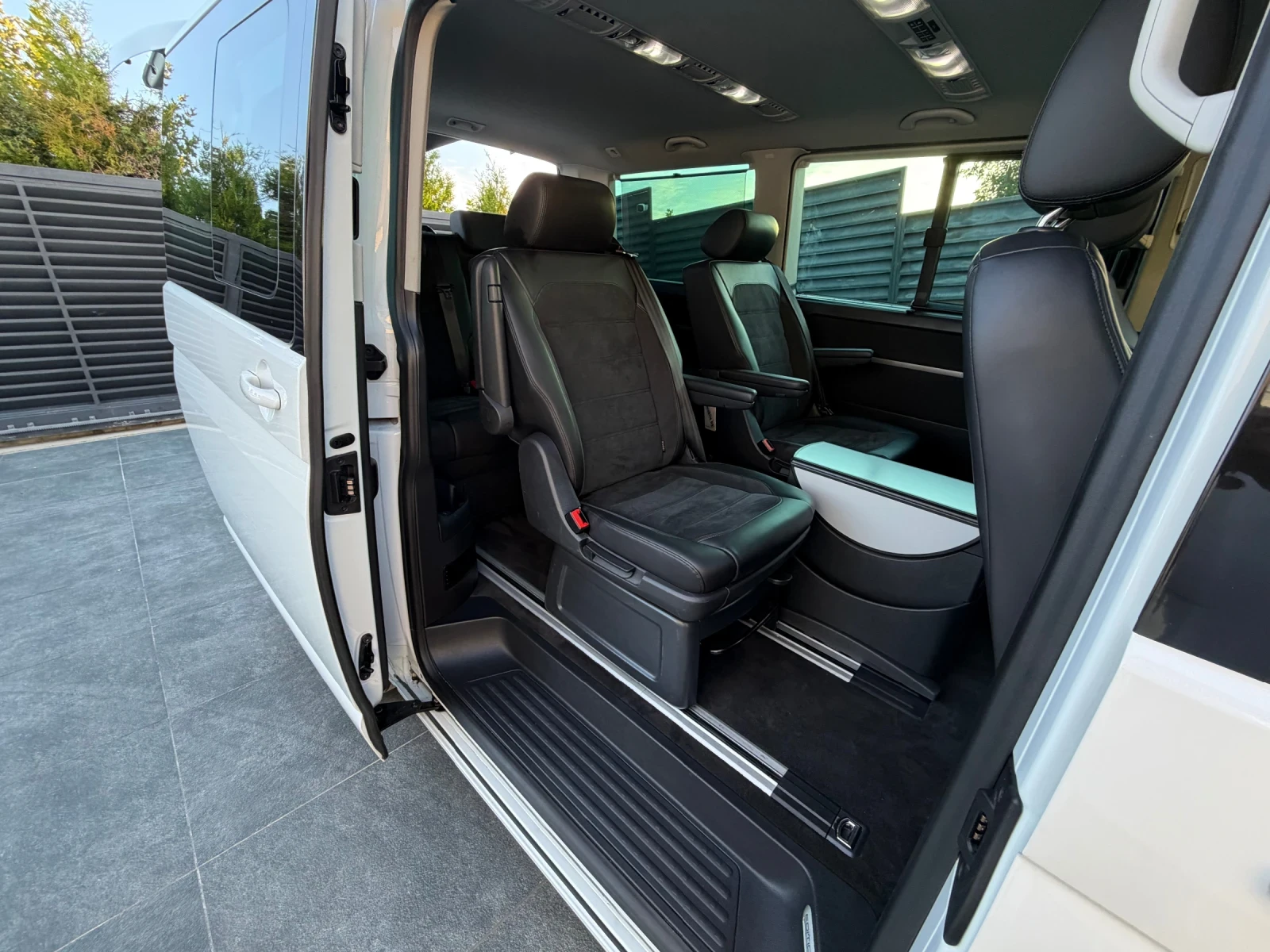 VW Multivan 2.0TDI T6 Highline 4x4 Швейцария ЕDITION 30, снимка 11 - Автомобили и джипове - 54217802