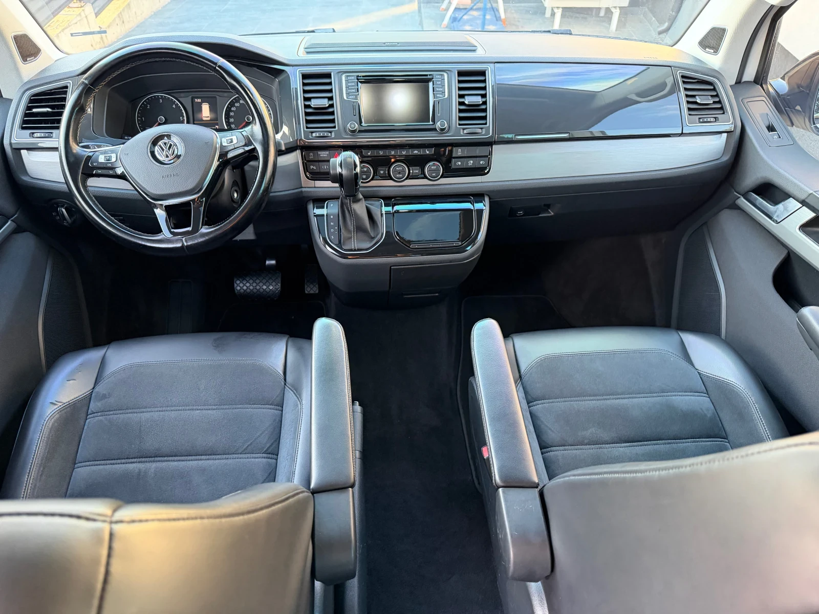 VW Multivan 2.0TDI T6 Highline 4x4 Швейцария ЕDITION 30, снимка 15 - Автомобили и джипове - 54217802