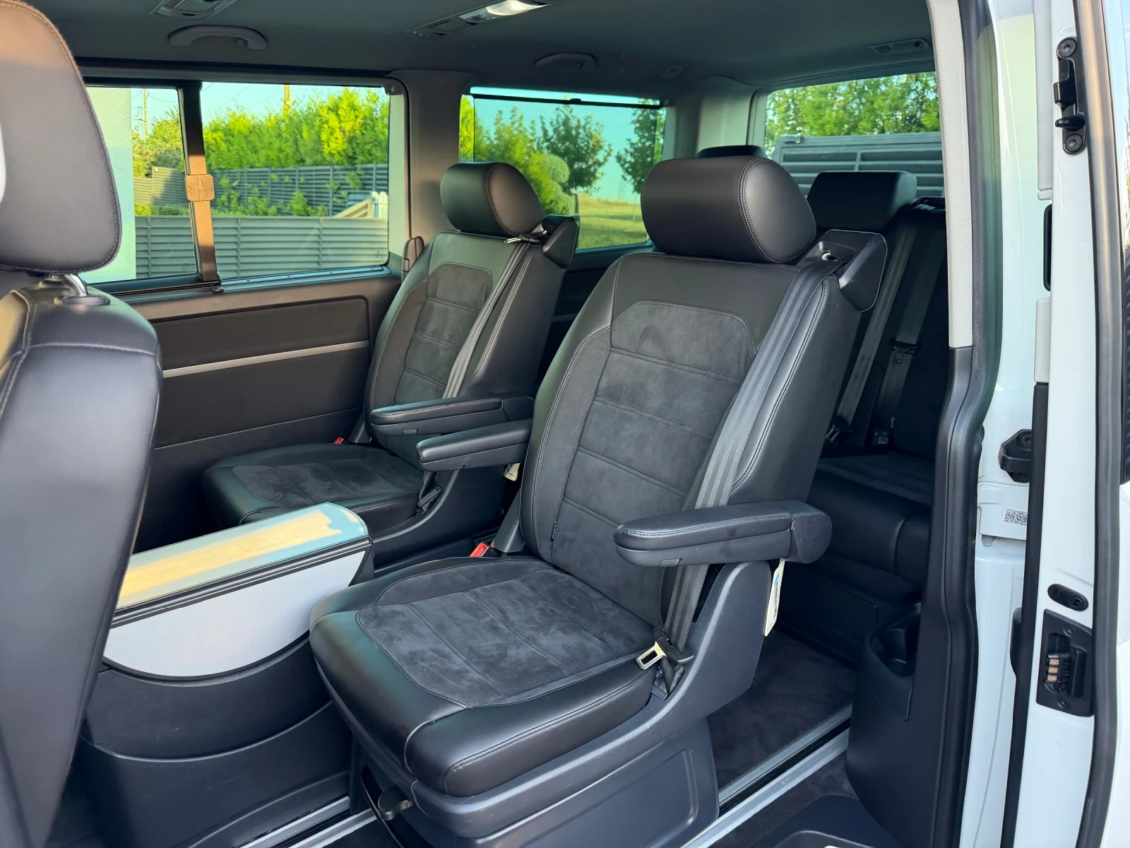 VW Multivan 2.0TDI T6 Highline 4x4 Швейцария ЕDITION 30, снимка 12 - Автомобили и джипове - 54217802