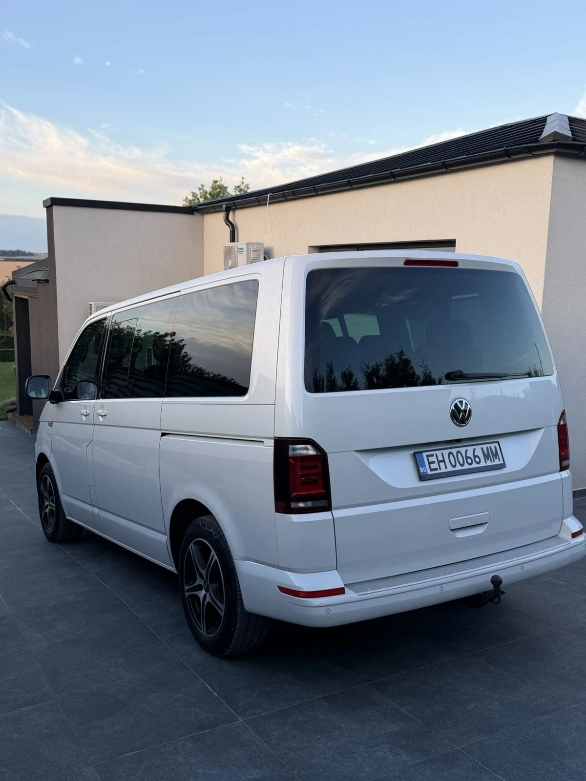 VW Multivan 2.0TDI T6 Highline 4x4 Швейцария ЕDITION 30, снимка 4 - Автомобили и джипове - 54217802