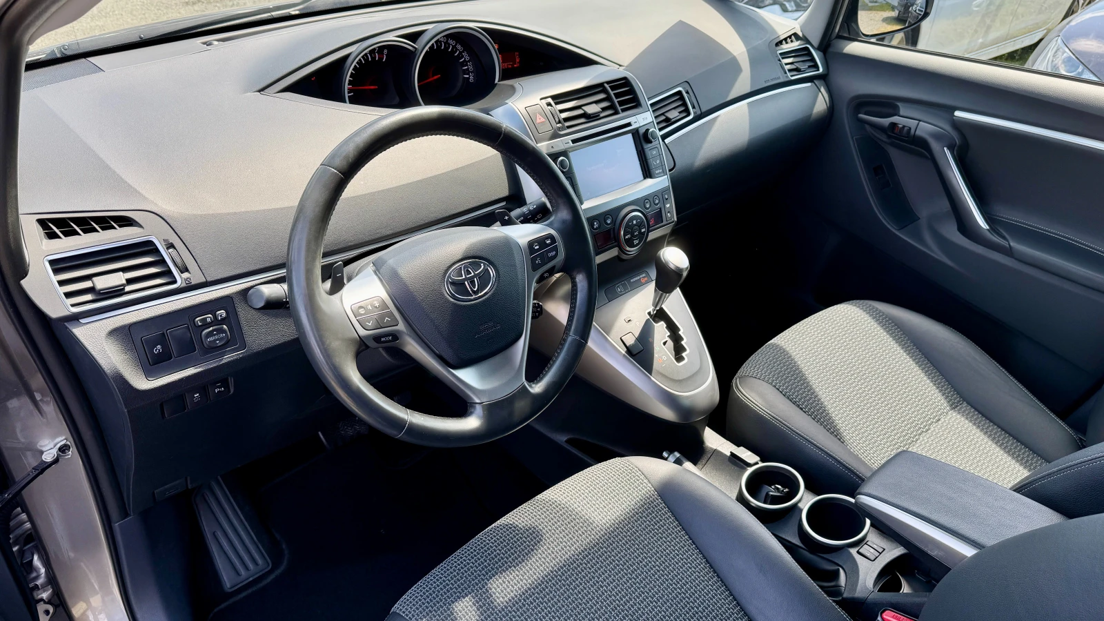 Toyota Verso 1.8i ���������! ���� ���������!PDC, ���������, Nav | Mobile.bg � ����������� 10