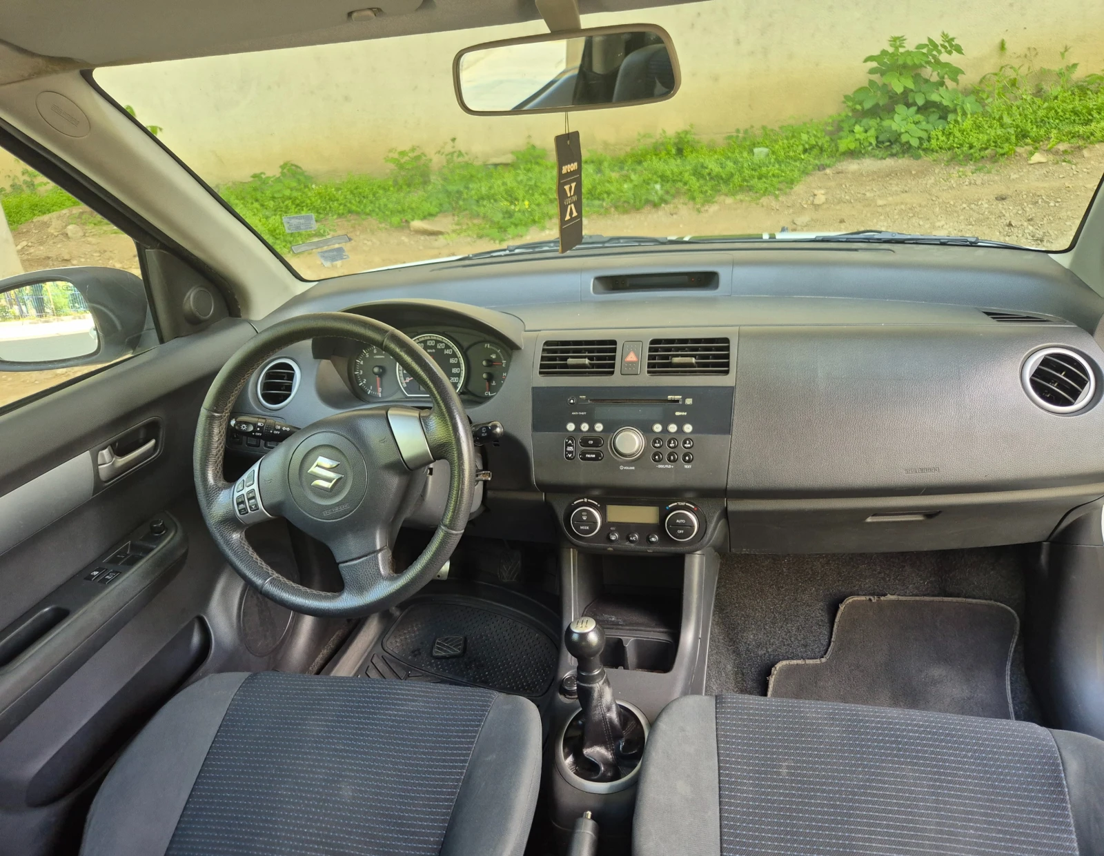 Suzuki Swift 1.3/Keyless/климатроник, снимка 12 - Автомобили и джипове - 54591389