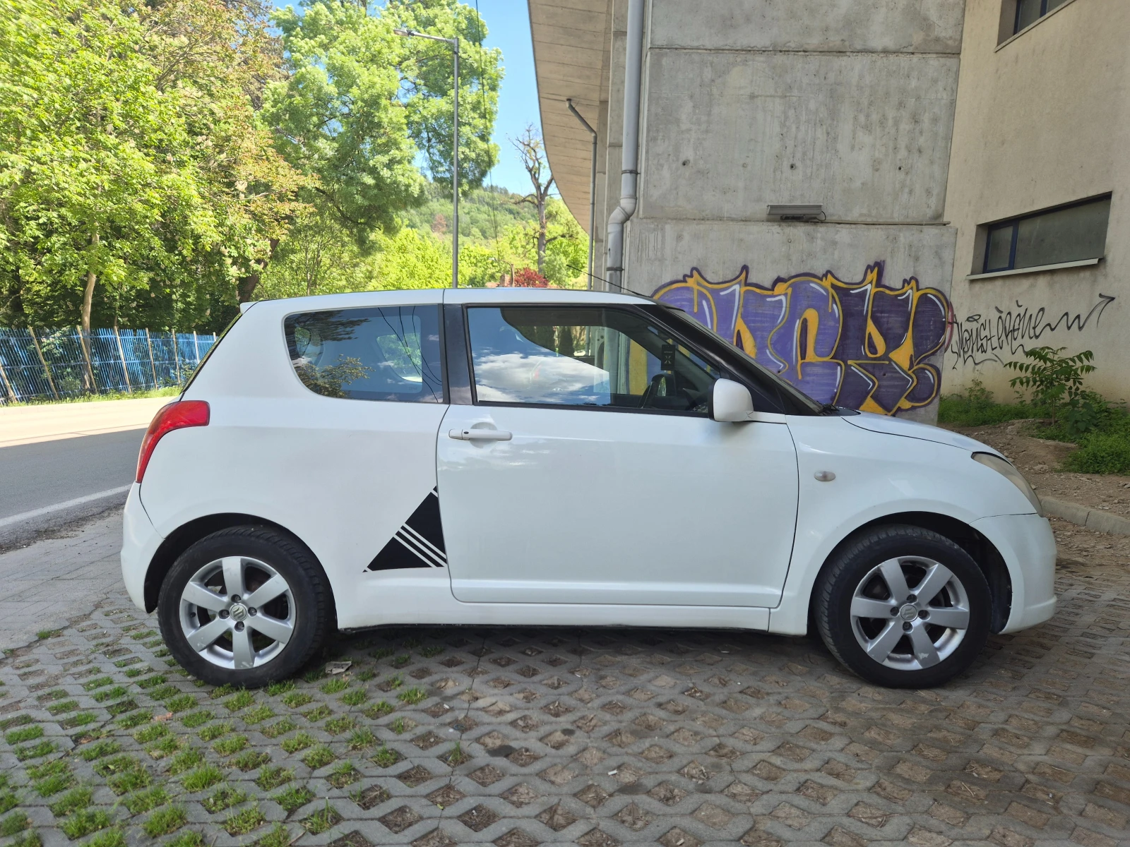 Suzuki Swift 1.3/Keyless/климатроник, снимка 6 - Автомобили и джипове - 54591389