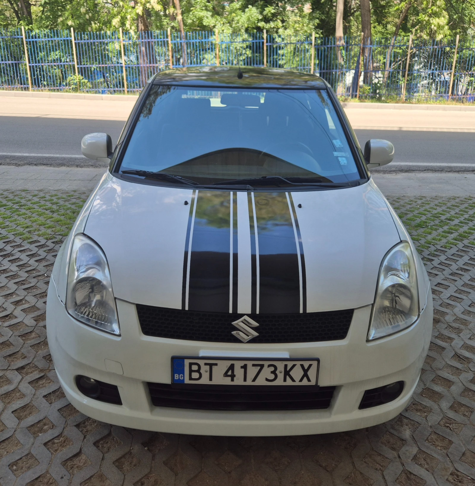 Suzuki Swift 1.3/Keyless/климатроник, снимка 2 - Автомобили и джипове - 54591389